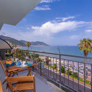 - Happy Laigueglia